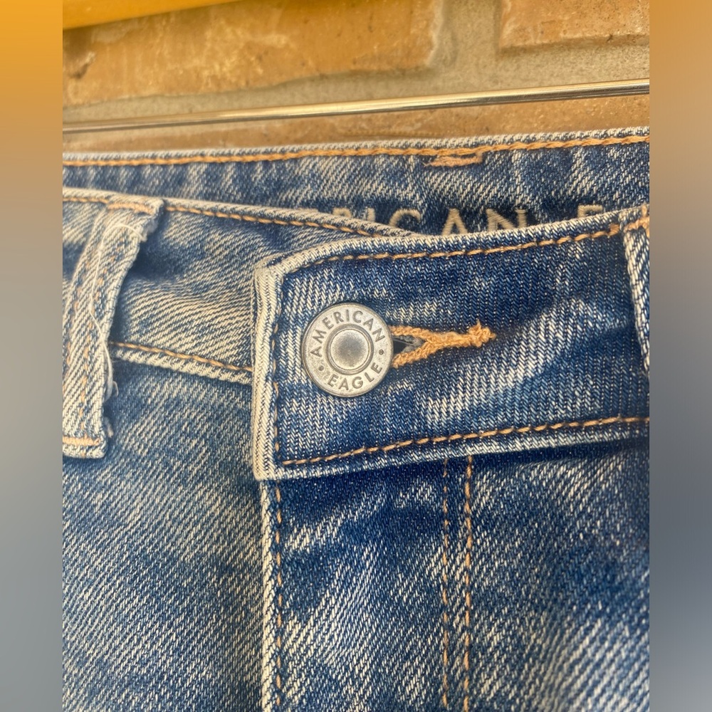 American Eagle Denim Mom Short Distressed Jean Shorts ~ Size 4 - Picture 3 of 8